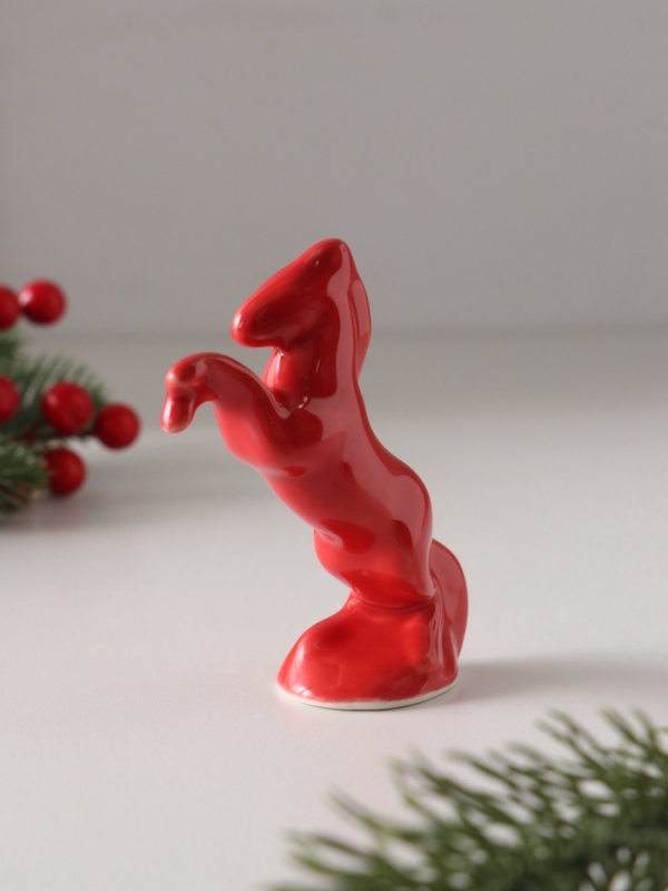 Статуэтка фарфоровая Статуэтка фарфоровая "Конь красный", /цветная глазурь/, 9 см
