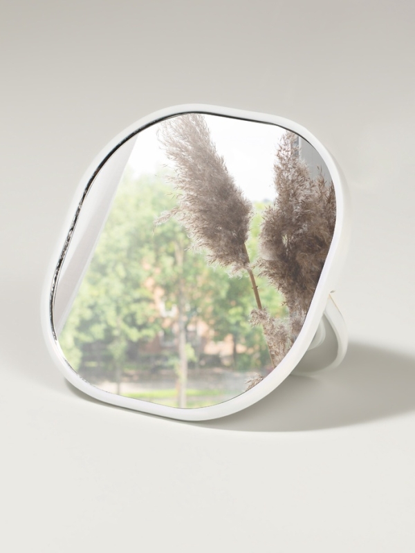 Зеркало карманное «Узор», с подставкой, 8 × 8 см, цвет белый