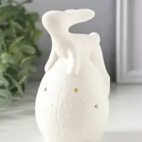 Сувенир керамика свет "Белый зайчик на яйце с цветами" 3хLR44 6,4х6,2х11,2 см