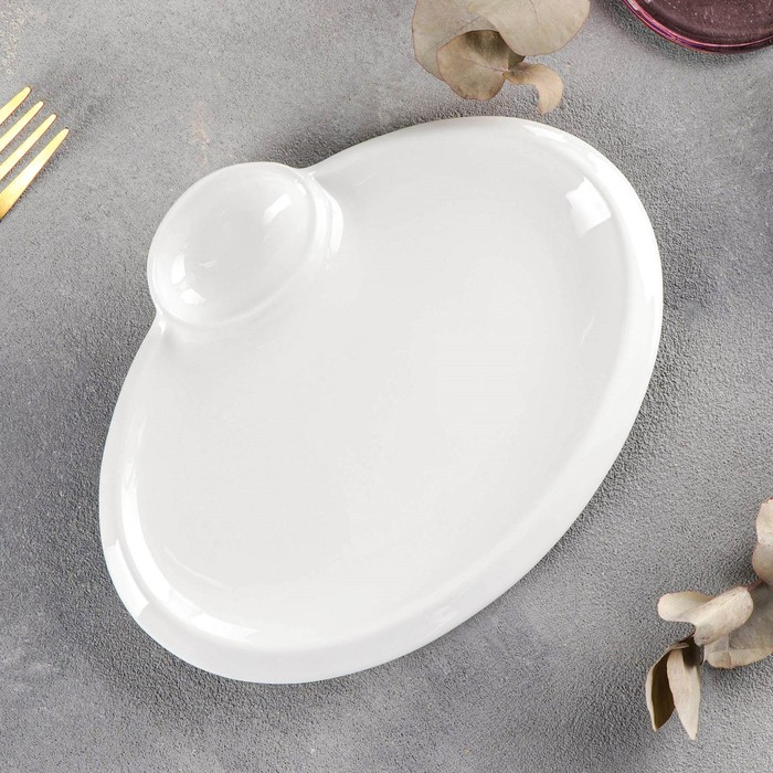 Блюдо фарфоровое с соусником Wilmax Teona, d=20 см, цвет белый Блюдо фарфоровое с соусником Wilmax Teona, d=20 см, цвет белый