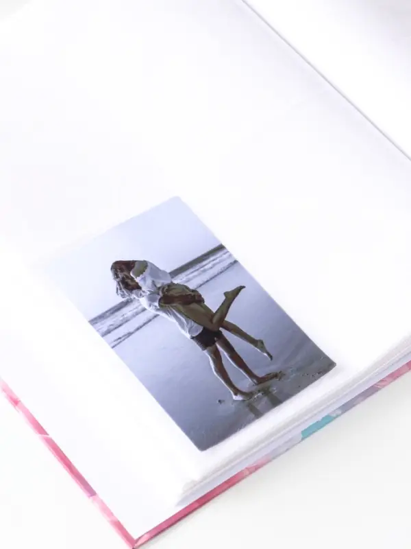 Фотоальбом на 400 фото10х15 см Фотоальбом на 400 фото10х15 см"Воздушный шар и птица" в коробке тисн.золото 6х27,5х33,5 см