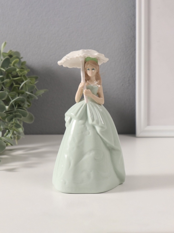 Сувенир керамика  Сувенир керамика "Леди в зелёном платье с кружевным зонтиком" 6,8х8,7х16 см