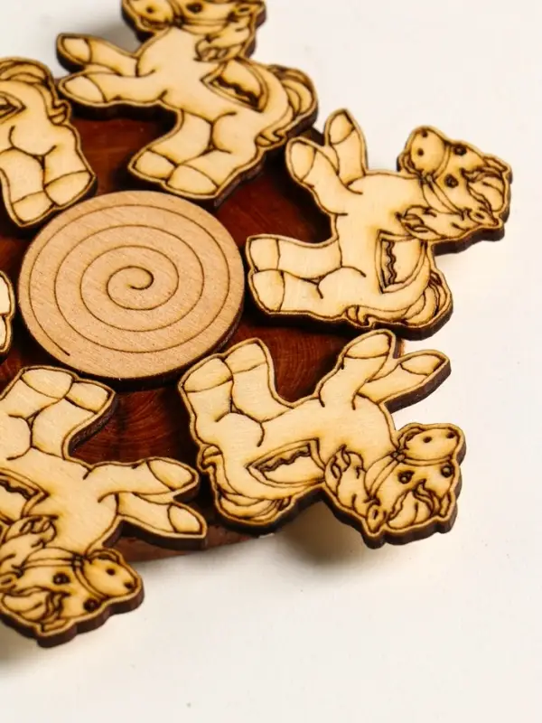 Подставка под горячее Лошадь маленькая, 11см, можжевельник Подставка под горячее Лошадь маленькая, 11см, можжевельник