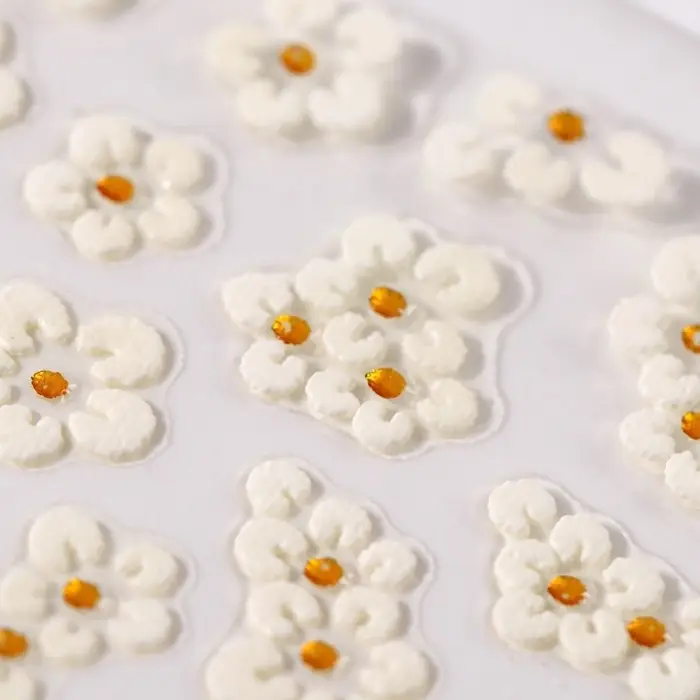 Наклейки для ногтей «Ромашки», объёмные, фасовка 6 шт., цвет белый, золотистый Наклейки для ногтей «Ромашки», объёмные, фасовка 6 шт., цвет белый, золотистый