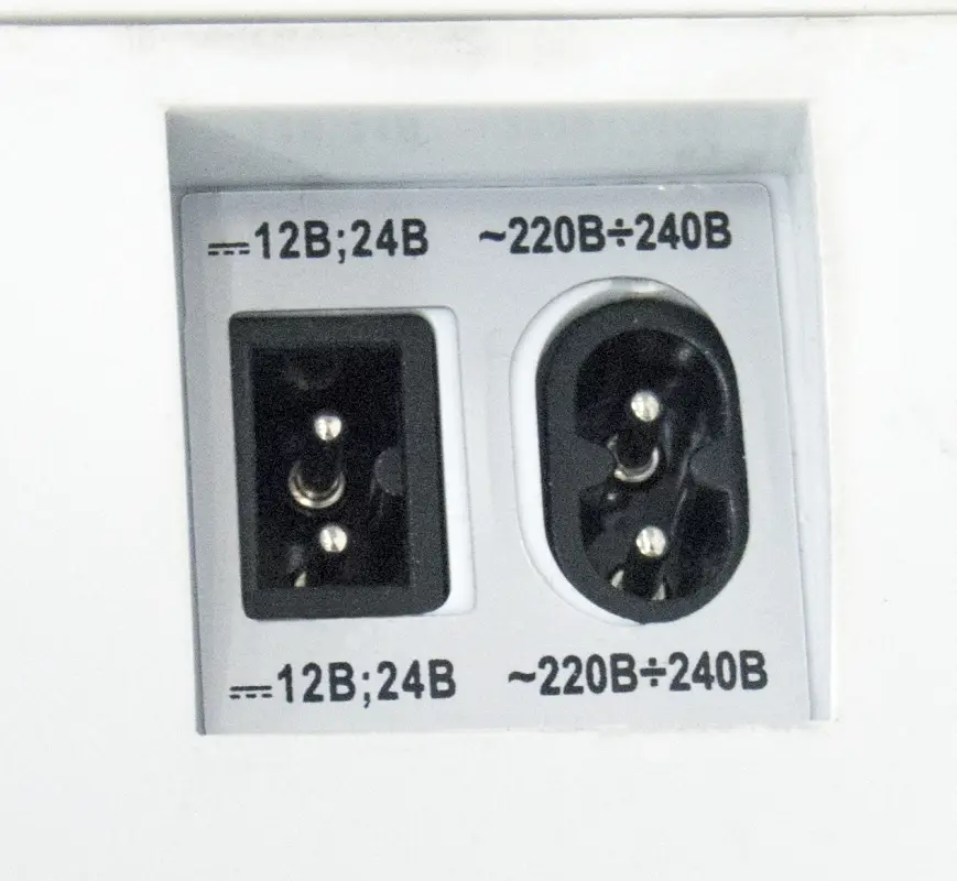 Холодильник автомобильный AVS CC-27WBC(программное цифровое управление, USB-порт) 27л 12V/24V/220V