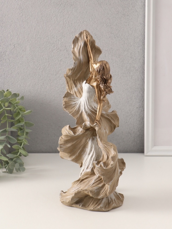 Сувенир полистоун  Сувенир полистоун "Воздушность. Девушка в платье со шлейфом" бежевый 16,5х11,5х30 см