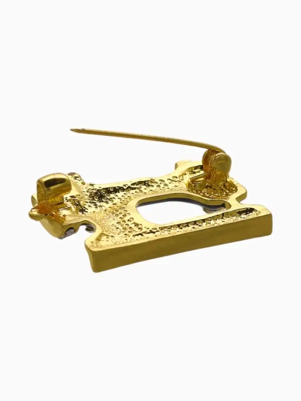 Брошь &laquo;Швейная машина с мотком ниток&raquo;, чёрная, белый в золоте