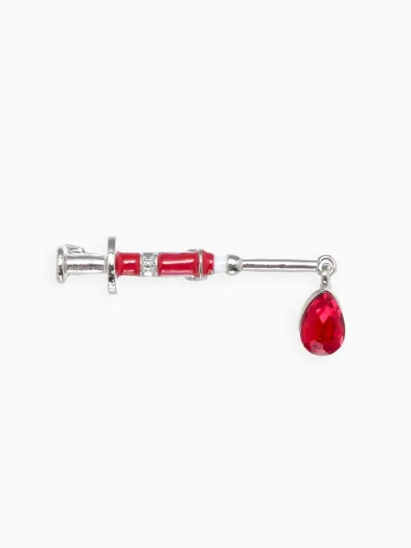 Брошь &laquo;Шприц медицинский&raquo;, красная в серебре