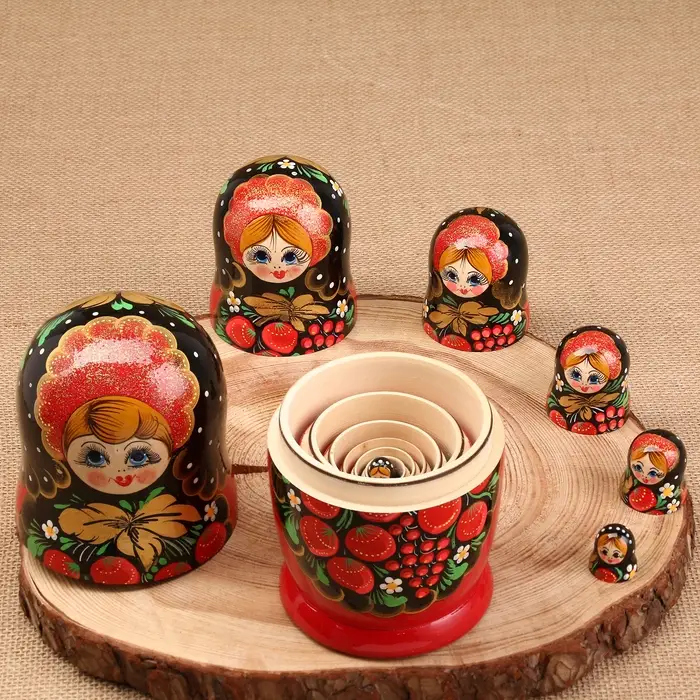 Матрёшка «Ягодка», черный платок, 7-кукольная, 22 см Матрёшка «Ягодка», черный платок, 7-кукольная, 22 см