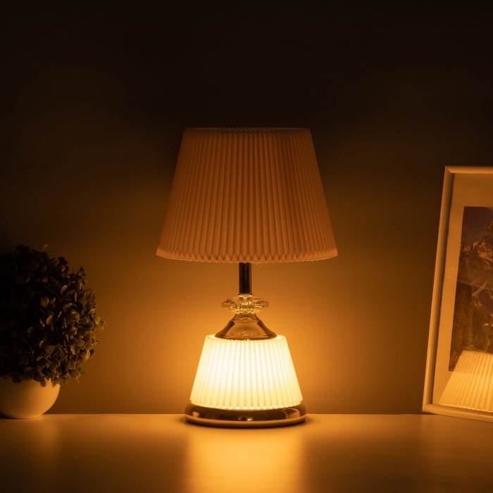 Лампа настольная Лампа настольная "Клаудия" 1х40Вт Е27+LED подсветка основания розовый/золото 15х15х32,5см