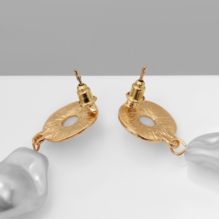 Серьги с жемчугом «Абстракция» крупная бусина, цвет золото Серьги с жемчугом «Абстракция» крупная бусина, цвет золото