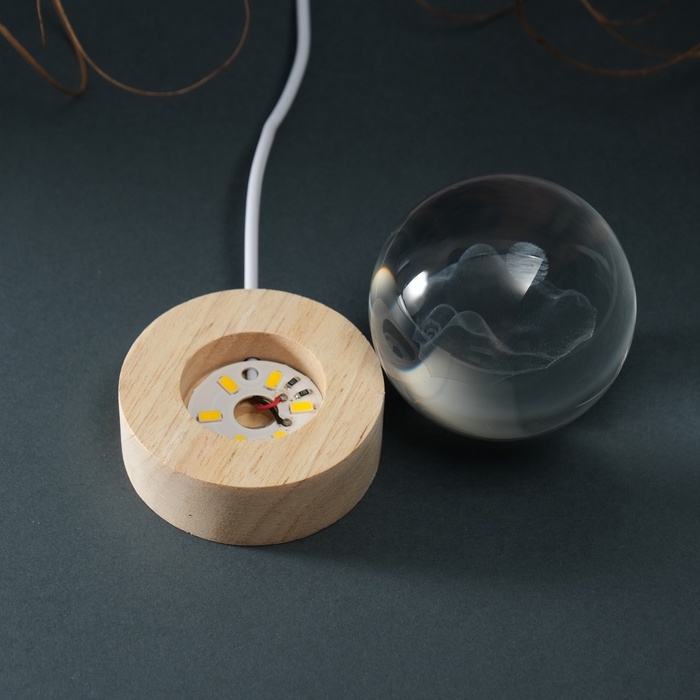 Сувенир стекло подсветка  Сувенир стекло подсветка "Шар. Геометрия Горы" d=6 см подставка дерево, USB