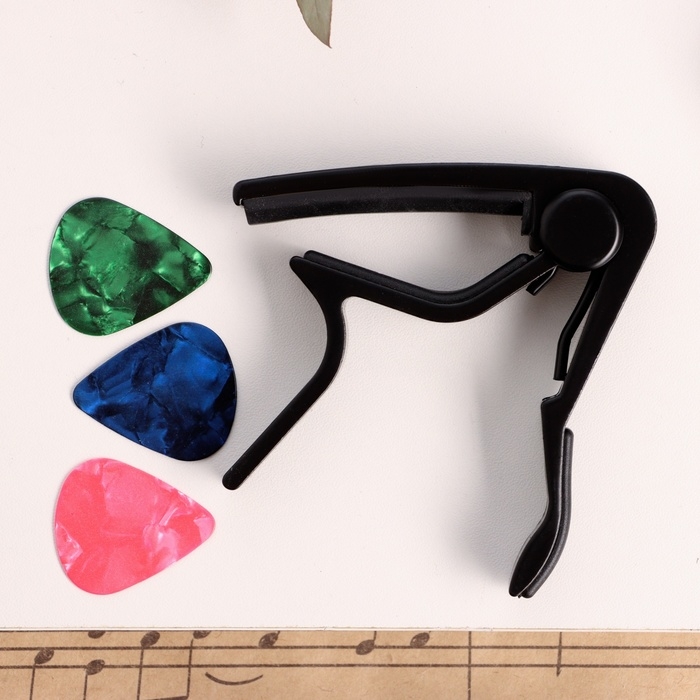 Каподастр Music Life черный + 3 медиатора в подарок Каподастр Music Life черный + 3 медиатора в подарок