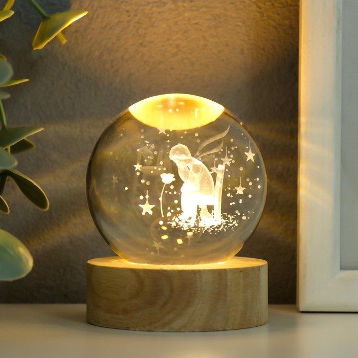 Сувенир стекло подсветка  Сувенир стекло подсветка "Мальчик и роза" d=6 см подставка дерево, USB 6,5х6,5х7,5 см