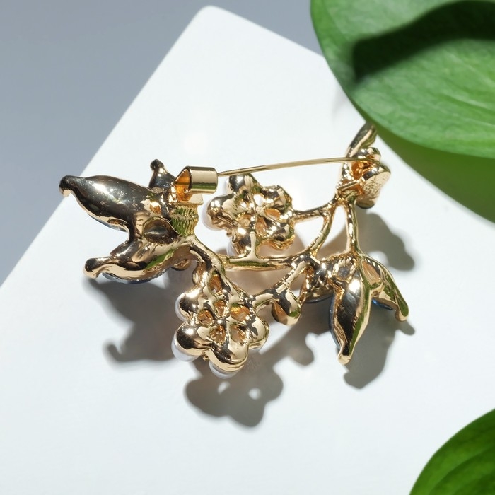 Брошь «Жемчужные цветы» со стеклянными листами, цвет бело-синий в золоте