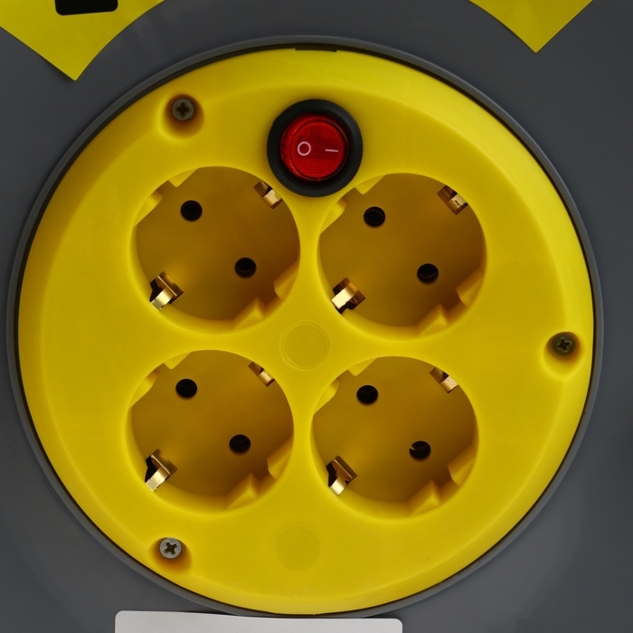 Удлинитель на катушке Luazon Lighting ECO, 4 розетки, 20 м, 10 А, ПВС 3х0.75 мм2, с з/к,IP20 Удлинитель на катушке Luazon Lighting ECO, 4 розетки, 20 м, 10 А, ПВС 3х0.75 мм2, с з/к,IP20