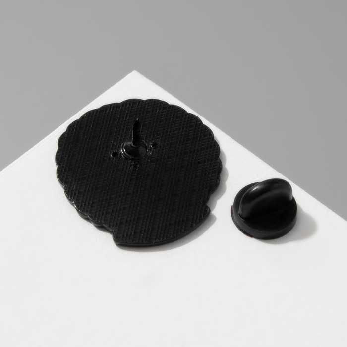 Значок Значок "Девушка" уличный стиль, цвет коричнево-чёрный в чёрном металле