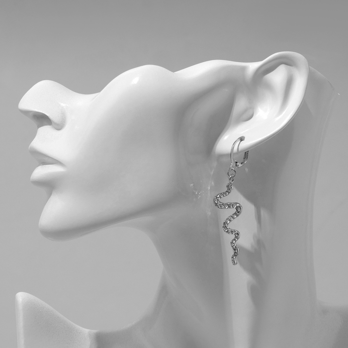 Новый год! Символ года 2025! Серьги висячие со стразами «Змейка», цвет белый в серебре