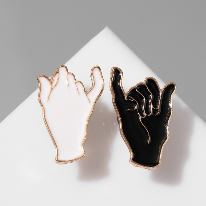 Значки-неразлучники «Лучшие друзья», цвет чёрно-белый в золоте Значки-неразлучники «Лучшие друзья», цвет чёрно-белый в золоте