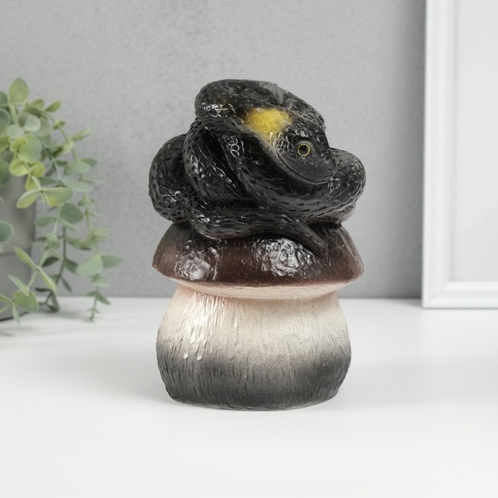 Новогодняя копилка  Новогодняя копилка "Змейка на грибе"  12 х11 х 18 см