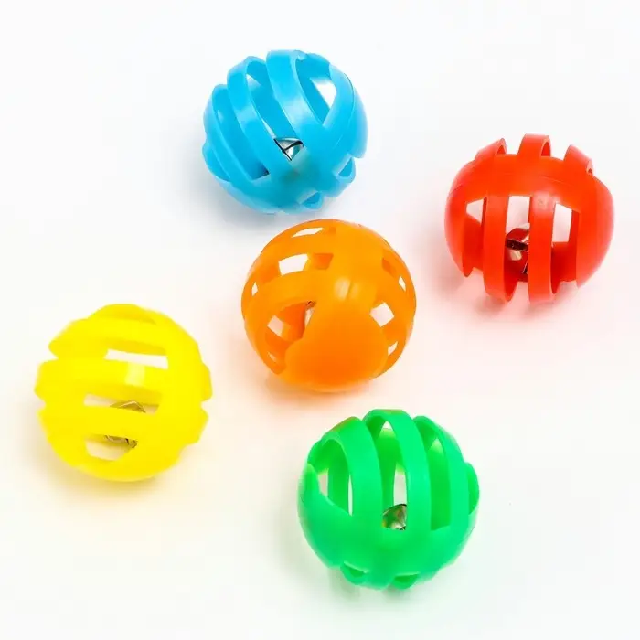 Шарик для кошек с бубенчиком Шарик для кошек с бубенчиком "Футбол", 3,8 см, фасовка 60 шт, микс цветов