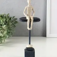 Сувенир полистоун "Абстракция. Человек на краю" серый с бежевым 9,5х6х27 см Сувенир полистоун "Абстракция. Человек на краю" серый с бежевым 9,5х6х27 см