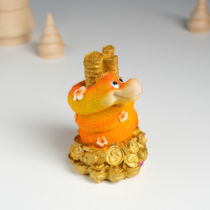 Сувенир полистоун Сувенир полистоун "Змей оранжевый с цветочками на монетах" 6х5,8х8,8 см