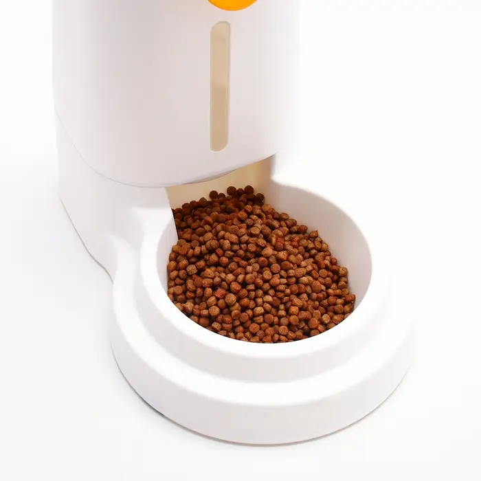 Автокормушка 3,8 л, нескользящие ножки, белая Автокормушка 3,8 л, нескользящие ножки, белая