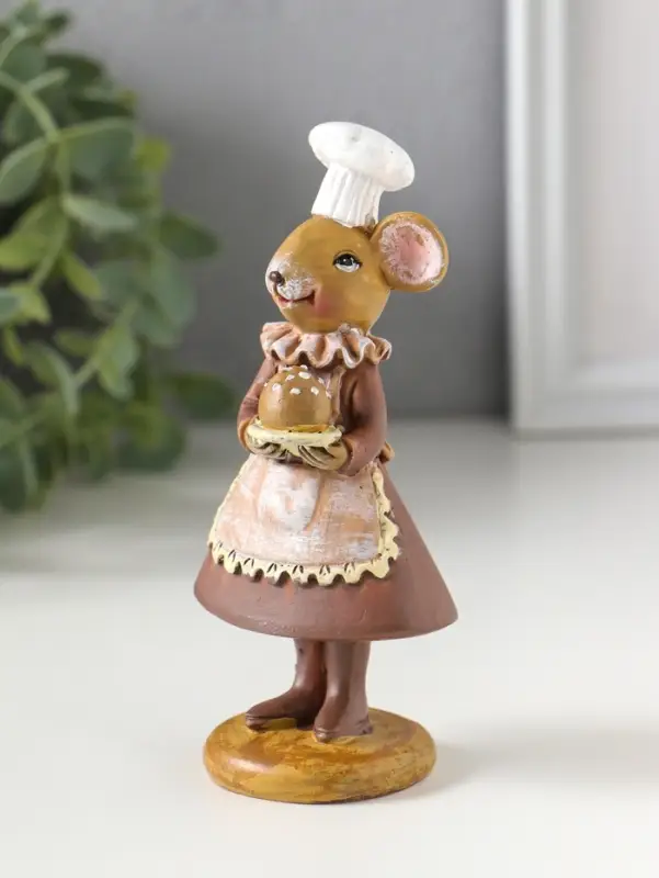 Сувенир полистоун "Мышка-пекарь в тёмном платье, с хлебом" 6х4,5х13 см