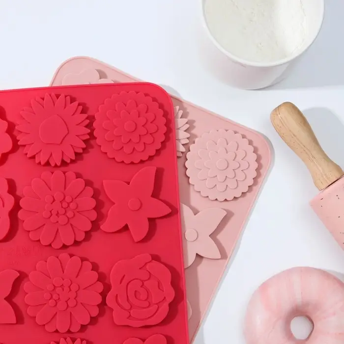 Форма для шоколада Доляна «Цветочная поляна», силикон, 22,5×16,5×0,5 см, 12 ячеек, цвет МИКС Форма для шоколада Доляна «Цветочная поляна», силикон, 22,5×16,5×0,5 см, 12 ячеек, цвет МИКС