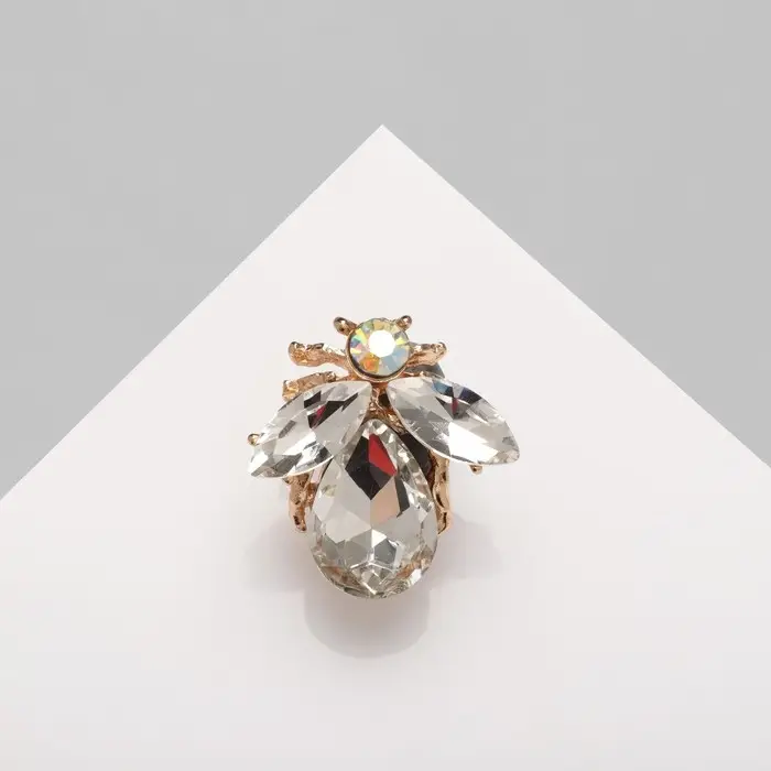 Брошь «Жук», цвет белый в золоте Брошь «Жук», цвет белый в золоте