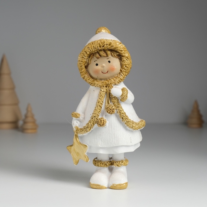 Сувенир полистоун  Сувенир полистоун "Малышка в белой шубке с золотым мехом" МИКС 7х5,5х16 см
