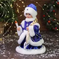 Снегурочка под ёлку &laquo;Зимнее волшебство. В шубке с полосками и пуговками&raquo; двигается, с подсветкой, 30 см, синий