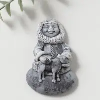 Магнит "Девочка с олененком" (барельеф) , 7,5см