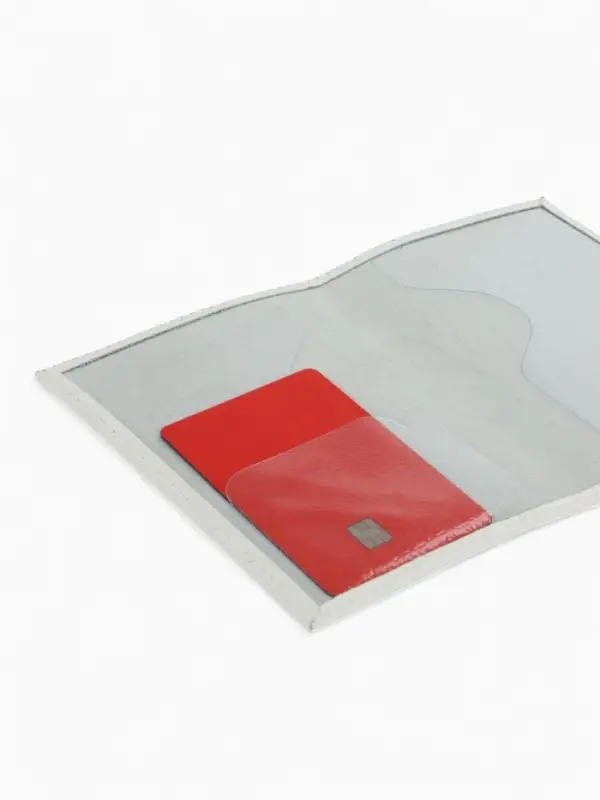 Обложка для паспорта, тиснение фольгой, натуральная кожа, крокодил, белый