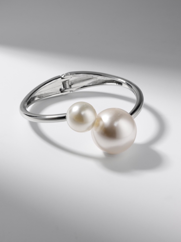 Браслет металл «Жемчужный» две бусины, цвет серебро Браслет металл «Жемчужный» две бусины, цвет серебро