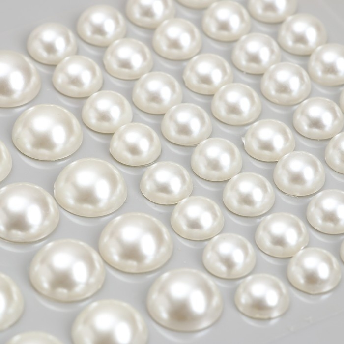 Наклейка пластик стразы Наклейка пластик стразы "Полужемчужины разных размеров" белые 9,5х11 см