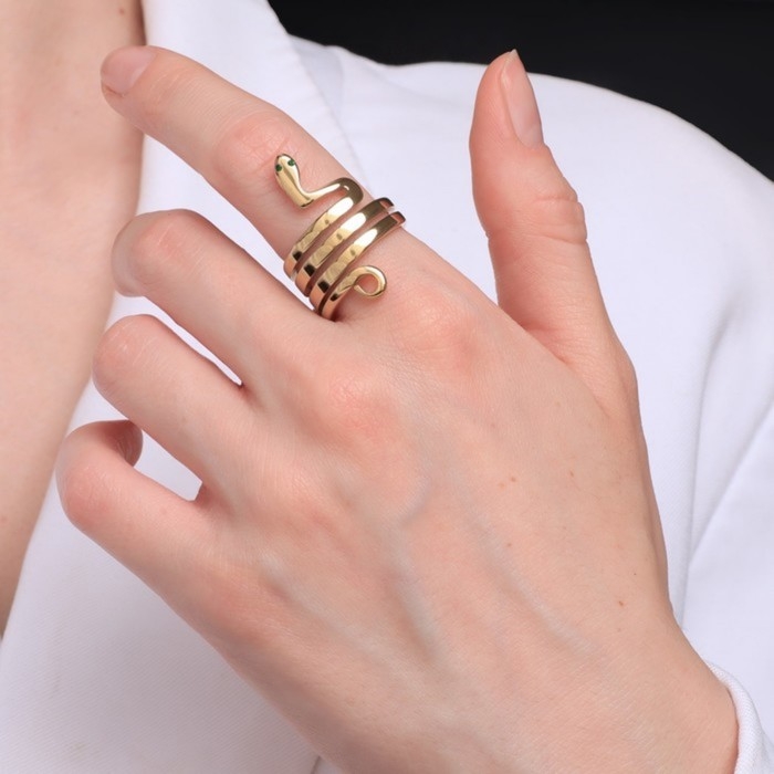 Кольцо XUPING змея искушения, цвет зелёный в золоте, размер 18