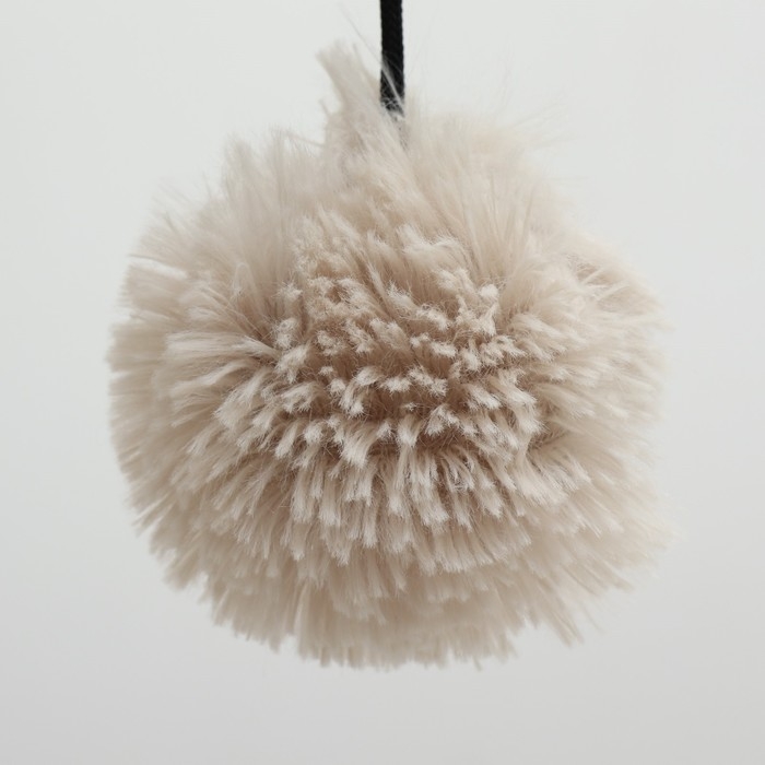 Лежанка с когтеточкой "Пижон", овальная, 55 х 36 х 47см, пушистый мех, джут, коричневая