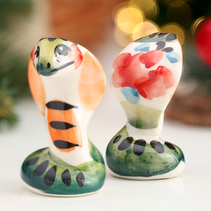 Сувенир символ года Сувенир символ года "Кобра", малая № 1, гжель, цвет, 5.5х3 см