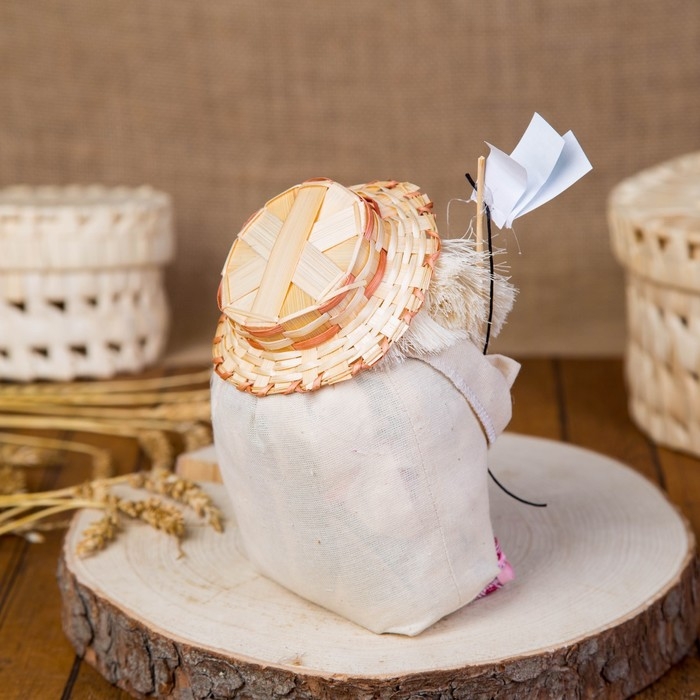 Оберег-домовой Оберег-домовой "Андрейка в соломенной шляпе, с денежным веером", 19х13х10 см МИКС