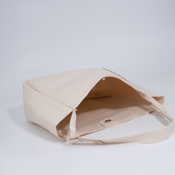 Сумка женская тоут на магните, цвет молочный