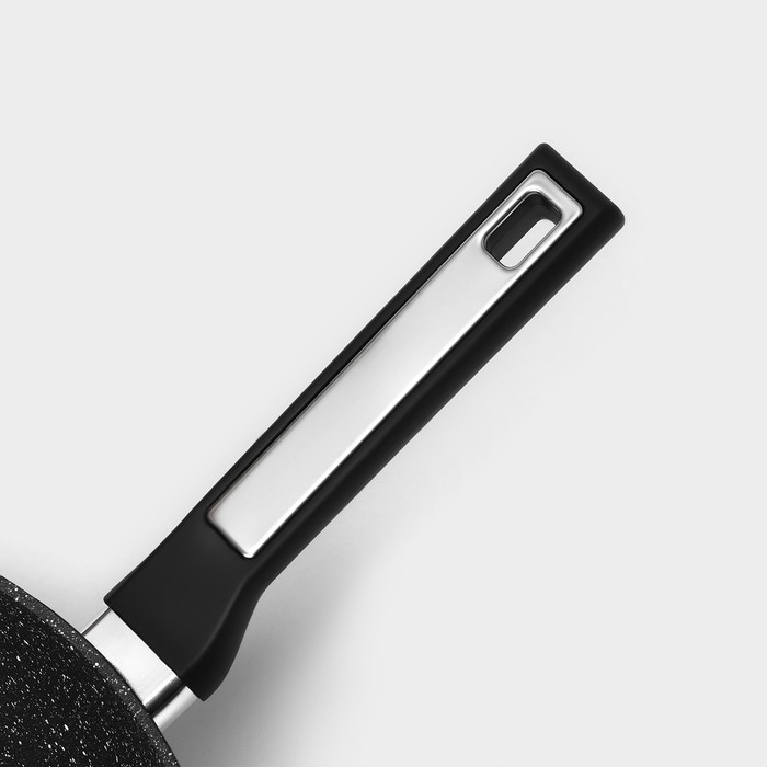 Сковорода Magistro Warrior, d=28 см, h=7,5 см, антипригарное покрытие, индукция, цвет чёрный Сковорода Magistro Warrior, d=28 см, h=7,5 см, антипригарное покрытие, индукция, цвет чёрный