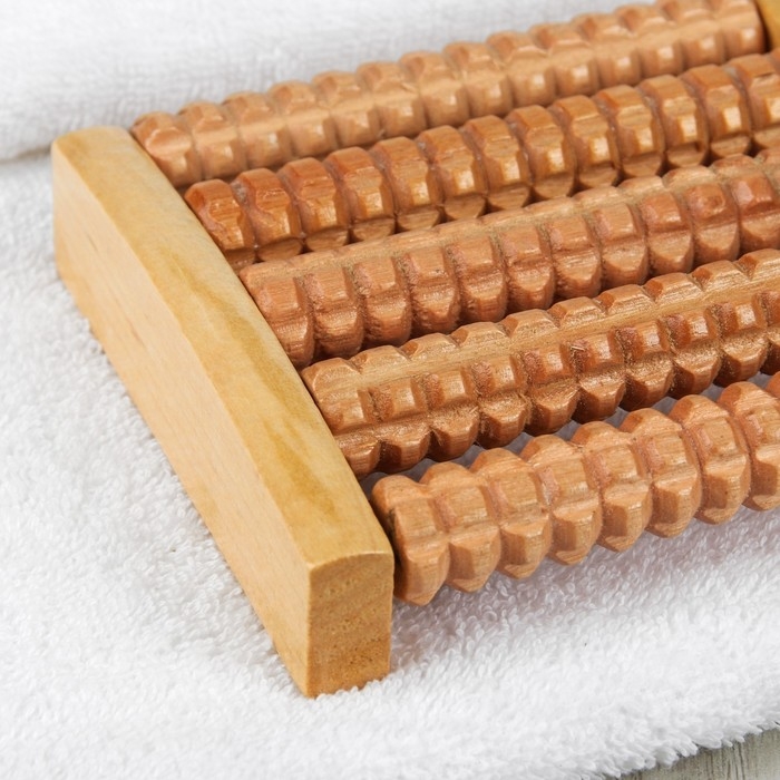 Массажёр для ног «Ножное счастье», 12,5 × 14 × 3,5 см, 5 рядов, деревянный Массажёр для ног «Ножное счастье», 12,5 × 14 × 3,5 см, 5 рядов, деревянный