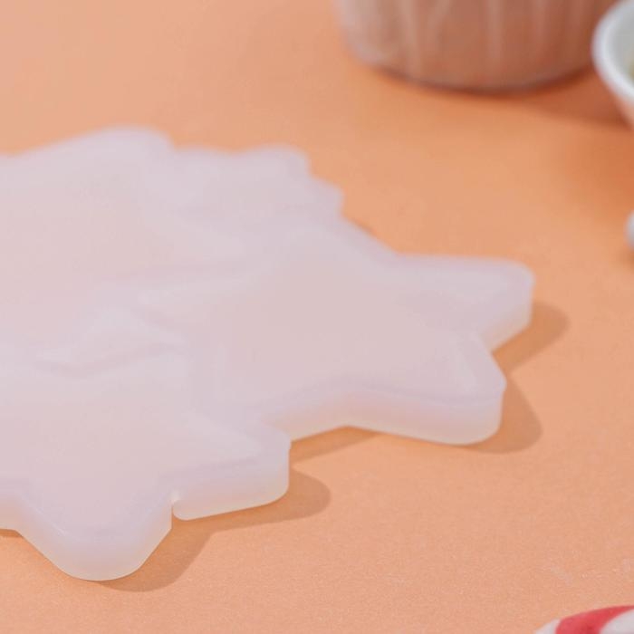 Форма для леденцов новогодняя Доляна «Звёзды», силикон, 15,5×13,5×0,7 см, 6 ячеек, цвет белый Форма для леденцов новогодняя Доляна «Звёзды», силикон, 15,5×13,5×0,7 см, 6 ячеек, цвет белый