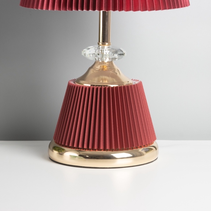 Лампа настольная Лампа настольная "Клаудия" 1х40Вт Е27+LED подсветка основания бордовый/золото 15х15х32,5см 1068333