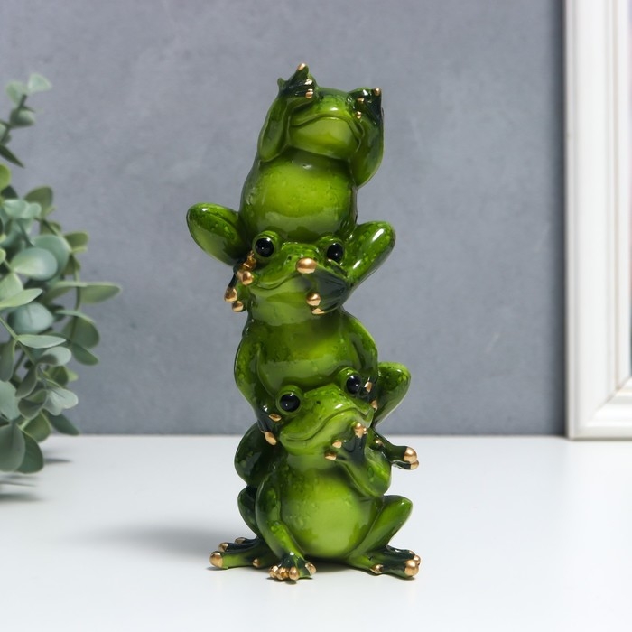 Сувенир полистоун лак Сувенир полистоун лак "Лягухи пирамида - не вижу, не слышу, не скажу" 18х6х8 см