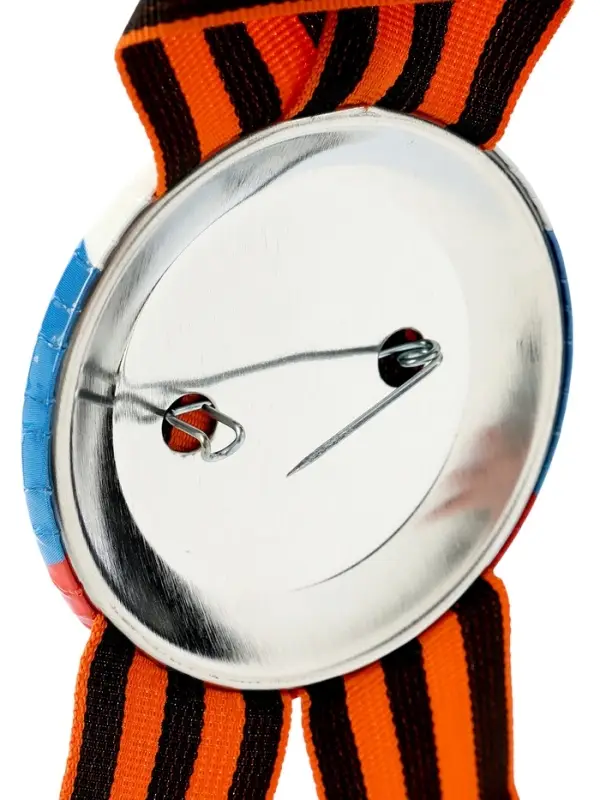 Значок закатной с георгиевской лентой &laquo;9 мая&raquo;