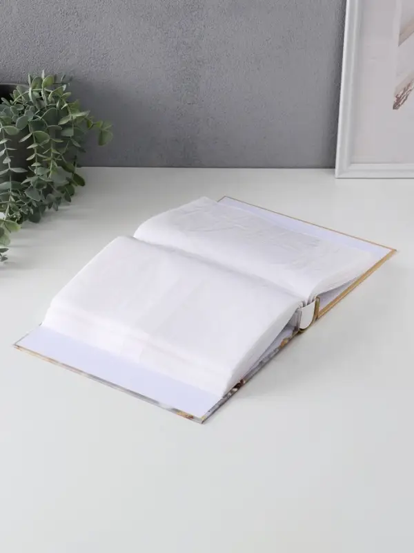 Фотоальбом на 200 фото 10х15 см Фотоальбом на 200 фото 10х15 см "Ёлка из шаров" в коробке тиснение золото 6х20,5х26 см