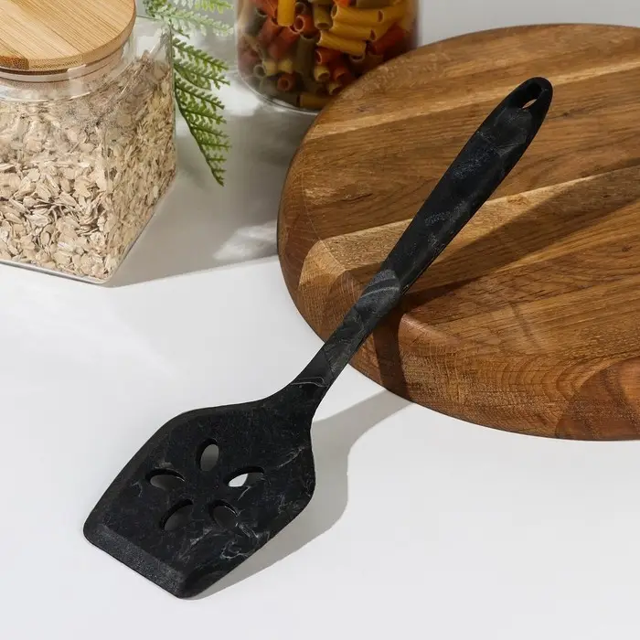 Лопатка с прорезями Доляна «Сириус», 30 см, цвет чёрный